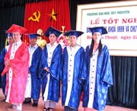 Lể tốt nghiệp năm 2005 lớp bác sĩ đa khoa hệ 6 năm  k99 và hệ 4 năm K01