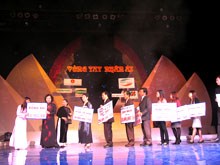 Bộ Y tế và Đài Truyền hình Việt Nam tổ chức Chương trình giao lưu nghệ thuật “Vòng tay nhân ái” quyên góp ủng hộ Quỹ khám, chữa bệnh cho người nghèo