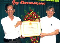 Viện Sốt rét-KST-CT Quy Nhơn được Bộ Y tế tặng bằng khen về “Thành tích xuất sắc trong Bảo vệ và chăm sóc sức khỏe người lao động năm 2006”