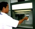Viện sốt rét-KST-CT Quy Nhơn ứng dụng thẻ ATM để trả lương cho cán bộ viên chức và người lao động