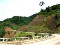 Đoàn TNCSHCM Trường Đại học Sư phạm Huế tổ chức chiến dịch hè tình nguyện năm 2007 tại xã A Roằng, huyện A Lưới