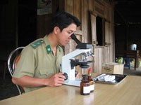 Y sĩ-Thiếu úy Biên phòng Trần Việt Anh, người lính quân hàm xanh giám sát tốt sốt rét ở cửa khẩu biên giới