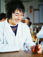 Cách giữ an toàn khi làm việc trong phòng thí nghiệm