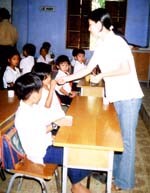 Chiến dịch tẩy giun đường ruột trường tiểu học tại Thừa Thiên Huế hoàn thành đợt I/2008 trước khi học sinh nghỉ hè