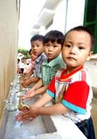 “Rửa tay trước khi ăn và sau khi đi vệ sinh” chuyện nhỏ mà khó làm