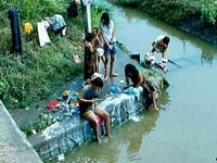 Ngăn chặn dịch tả xảy ra sau lũ lụt