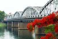 Cầu Trường Tiền tròn 110 tuổi và những câu chuyện có thể nhiều người chưa biết