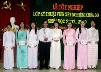 Lễ Bế giảng Lớp Kỹ thuật viên Trung học Khóa 30 của Viện Sốt rét-Ký sinh trùng-Côn trùng Quy Nhơn