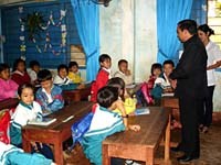 Giám sát chiến dịch tẩy giun cho học sinh tiểu học của 2 tỉnh Đak Nong và Gia Lai