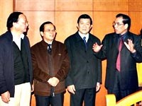 Cán bộ phải gương mẫu trong học tập tấm gương Bác Hồ-vai trò của người đứng đầu rất quan trọng