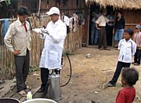 Dùng bình bơm nào phù hợp để phun hóa chất diệt muỗi ?