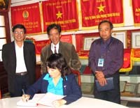 Thứ trưởng Bộ Y tế Nguyễn Thị Kim Tiến khảo sát hoạt động khoa học công nghệ tại Viện Sốt rét-KST-CT Quy Nhơn