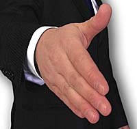 Nghệ thuật “bắt tay” với báo chí