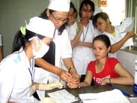 Lớp Kỹ thuật  xét nghiệm Trung học K 31 của Viện Sốt rét-KST-CT Quy Nhơn hoàn thành  đợt thực hành tại bệnh viện