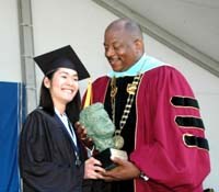 Sinh viên gốc Việt nhận giải thưởng uy tín của Đại học Mỹ