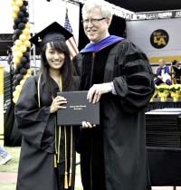 Nữ sinh gốc Việt 17 tuổi được Harvard trao học bổng tiến sĩ