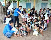 Chiến dịch tình nguyện của Đoàn thanh niên Viện Sốt rét-KST-CT Quy Nhơn đợt 2 tại huyện Vân Canh- Bình Định 8/2010