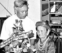 Có nàng Tôn Nữ 60 năm tuổi Đảng