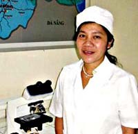 Tôn vinh người nữ thầy thuốc hết lòng vì dân bản