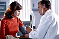 Người cao huyết áp cần biết cách đo huyết áp để tự theo dõi