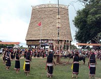 Khánh thành Nhà Rông lớn nhất Tây Nguyên