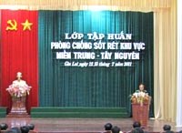 Tập huấn phòng chống sốt rét cho cán bộ quân y khu vực miền Trung-Tây Nguyên năm 2011