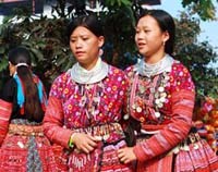 Vượt núi, vén mây đến chợ tình Mộc Châu