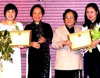 Trao giải thưởng Kovalevskaia cho hai nhà khoa học nữ 