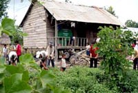 Tại sao phải dời chuồng gia súc ra xa nhà?