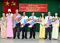 Viện Sốt rét-KST-CT Quy Nhơn tổ chức Lễ tốt nghiệp Kỹ thuật xét nghiệm trung cấp hệ chính quy-khóa 33 (2010-2012)