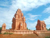 Nhân Ngày Di sản Văn hóa Việt Nam - Quần thể tháp Chăm giữa lòng Hà Nội