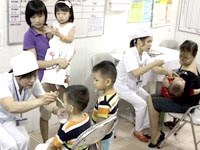 Trên 900.000 trẻ em uống thuốc tẩy giun miễn phí