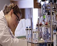 Những căn bệnh bí hiểm giống bại liệt trên thế giới