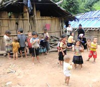 Vùng đồng bào dân tộc thiểu số gắn liền với đói nghèo và dịch bệnh