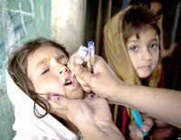 Quân đội Pakistan được yêu cầu bảo vệ các cán bộ tiêm chủng bại liệt