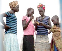 Cắt giảm khẩu phần lương thực ở châu Phi và cung cấp vaccine miễn phí ở Ấn Độ