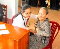 Thanh niên Viện Sốt rét-KST-CT Quy Nhơn kỷ niệm 67 năm ngày thương binh liệt sĩ 