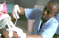 Tìm kiếm sự chấp thuận về vaccine sốt rét đầu tiên trên thế giới và test mới dự đoán các hóa chất gây ung thư