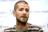 Y tá Ebola người Anh tới Hoa Kỳ trong nỗ lực cứu một nạn nhân