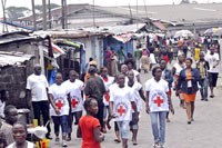 Ebola: Đường dài chấm dứt đại dịch và hỗ trợ của người dân