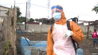 Khủng hoảng Ebola vẫn là thách thức lớn ở Tây Phi và nhân viên y tế phải đối mặt với nguy cơ nhiễm bệnh