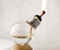 Dùng dầu diệt ấu trùng muỗi