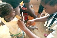 Các phòng xét nghiệm lưu động cung cấp kết quả xét nghiệm bệnh sốt vàng da nhanh hơn