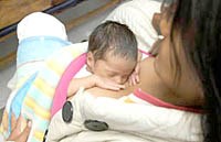 Hỏi đáp (Q&A) về HIV và nuôi dưỡng trẻ sơ sinh