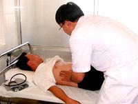 Ca bệnh tràn dịch màng phổi do giun đầu gai Gnathostoma spinigerum tăng bạch cầu ái toan 