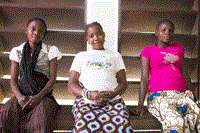 Nhiều phụ nữ đang nhận thuốc phòng sốt rét trong thai kỳ ở Châu Phi