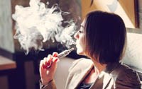 Hơn một nửa những người dùng thuốc lá điện tử ở Anh “từ bỏ hút thuốc”