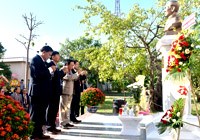 Viện Sốt rét-Ký sinh trùng-Côn trùng Quy Nhơn tổ chức Lễ khánh thành tượng đài cố Giáo sư Bác sĩ Anh hùng liệt sĩ Đặng Văn Ngữ