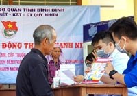 Đoàn thanh niên Viện Sốt rét-KST-CT Quy Nhơn khám bệnh, cấp phát thuốc miễn phí  cho người dân tại xã An Hưng, huyện An Lão