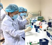 Cán bộ nhân viên Viện Sốt rét-KST-CT Quy Nhơn thực hiện xét nghiệm SARS-CoV-2 cho các tỉnh miền Trung-Tây Nguyên chung tay phòng, chống dịch bệnh COVID-19